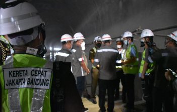 KEPALA KEJAKSAAN TINGGI JAWA BARAT MELAKUKAN PENGECEKAN TEROWONGAN JALUR KERETA CEPAT JAKARTA-BANDUNG