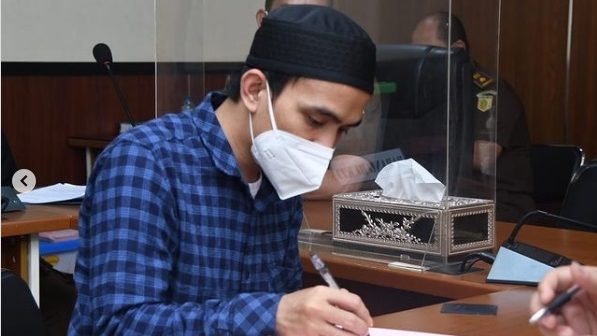 TIM PENUNTUT UMUM KEJATI JABAR DAN KEJARI KAB. BANDUNG MENERIMA PENYERAHAN BARANG BUKTI DAN TERSANGKA A.N HABIB BAHAR BIN SMITH DAN TATAN RUSTANSI DARI PENYIDIK POLDA JABAR